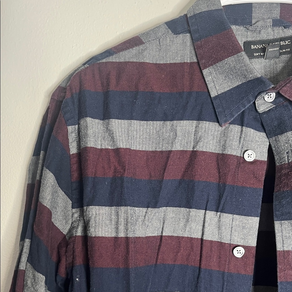 Banana Republic Men's Button-Down Shirt in Navy, Gray & Burgundy - Picture 3 of 5